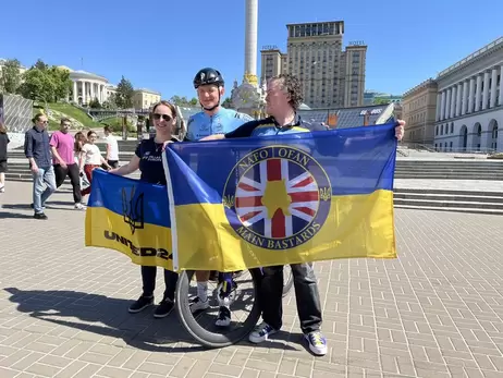 Естонський депутат дістався Києва з Таллінна велосипедом і зібрав гроші для ЗСУ 
